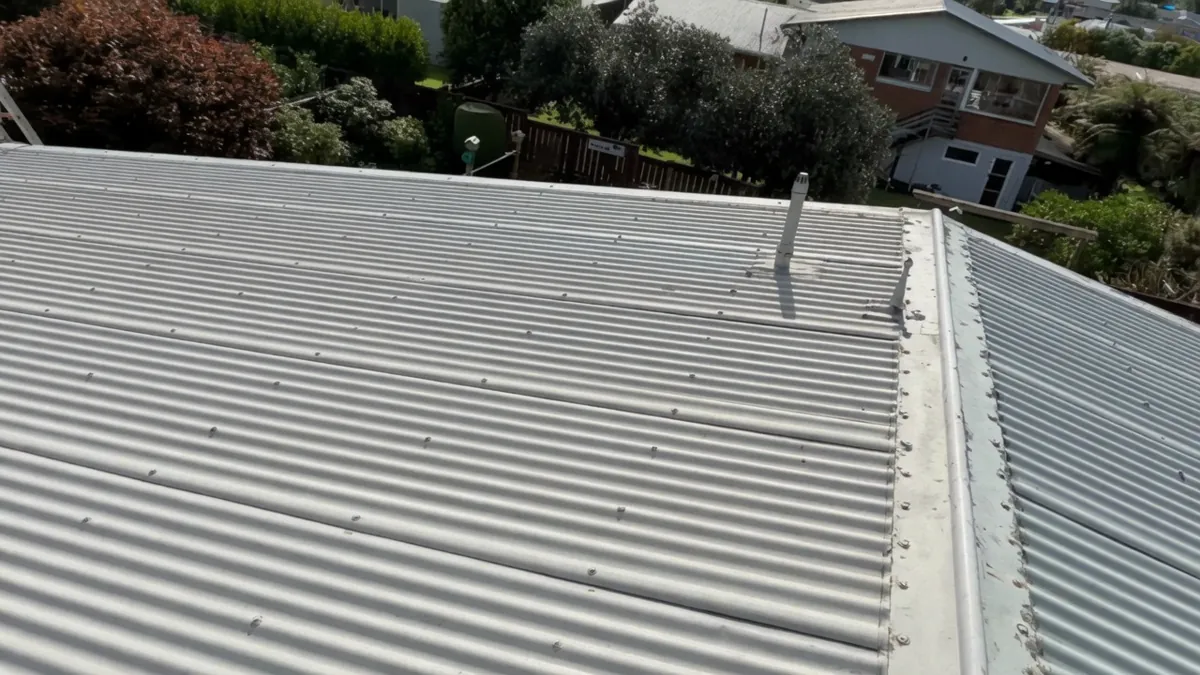 Corrugated iron roof surface oxidation prepared for water blast and treatment